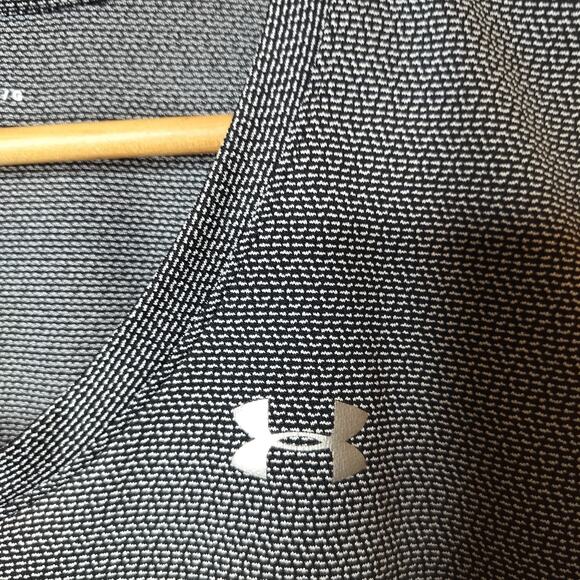 Under Armour Sleeve Top Loose Heat Gear Tee - Picture 5 of 8